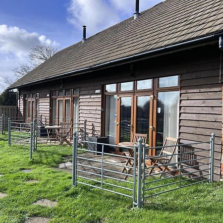 Poachers Hut - Captivating 1-Bed Cottage Shorwell 외부 사진