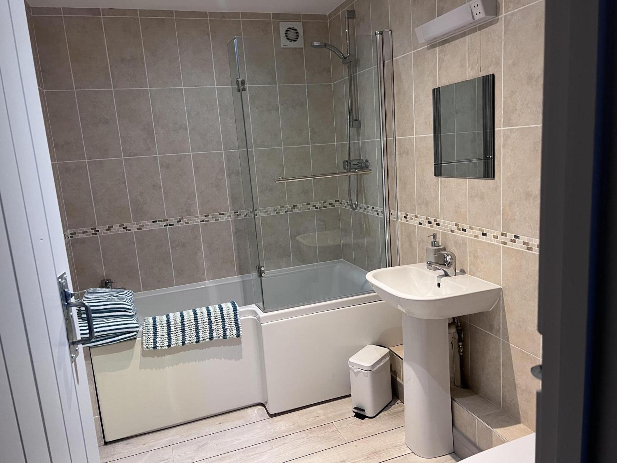 Poachers Hut - Captivating 1-Bed Cottage Shorwell 외부 사진