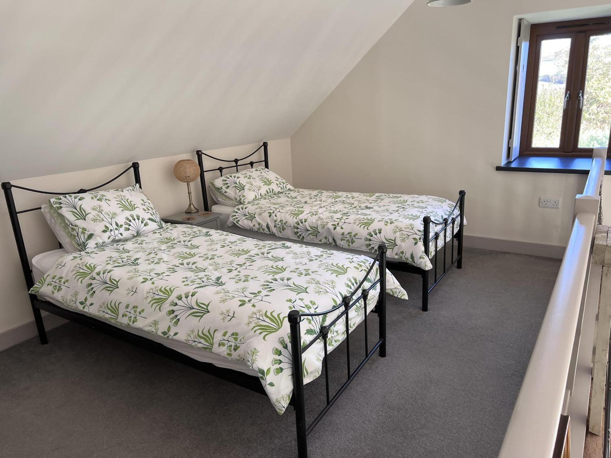 Poachers Hut - Captivating 1-Bed Cottage Shorwell 외부 사진